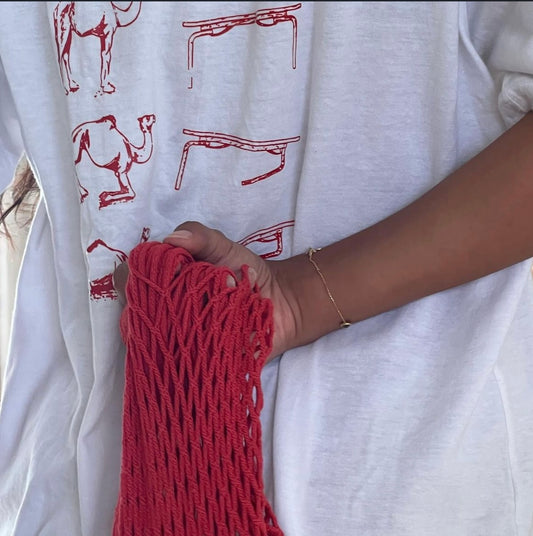 Camel Table Short sleeve T-Shirt (Red)